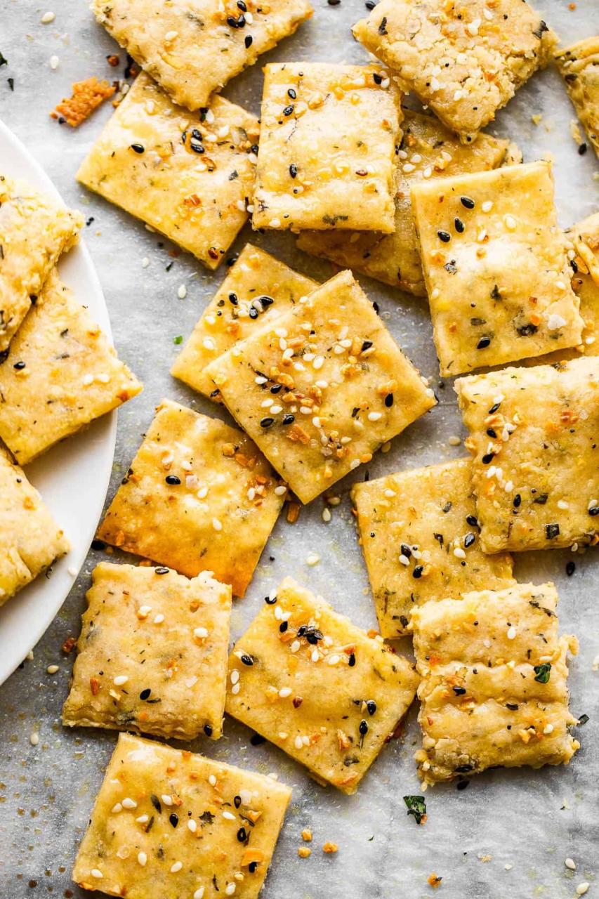 Easy Homemade Cheese Crackers Recipe | Diethood